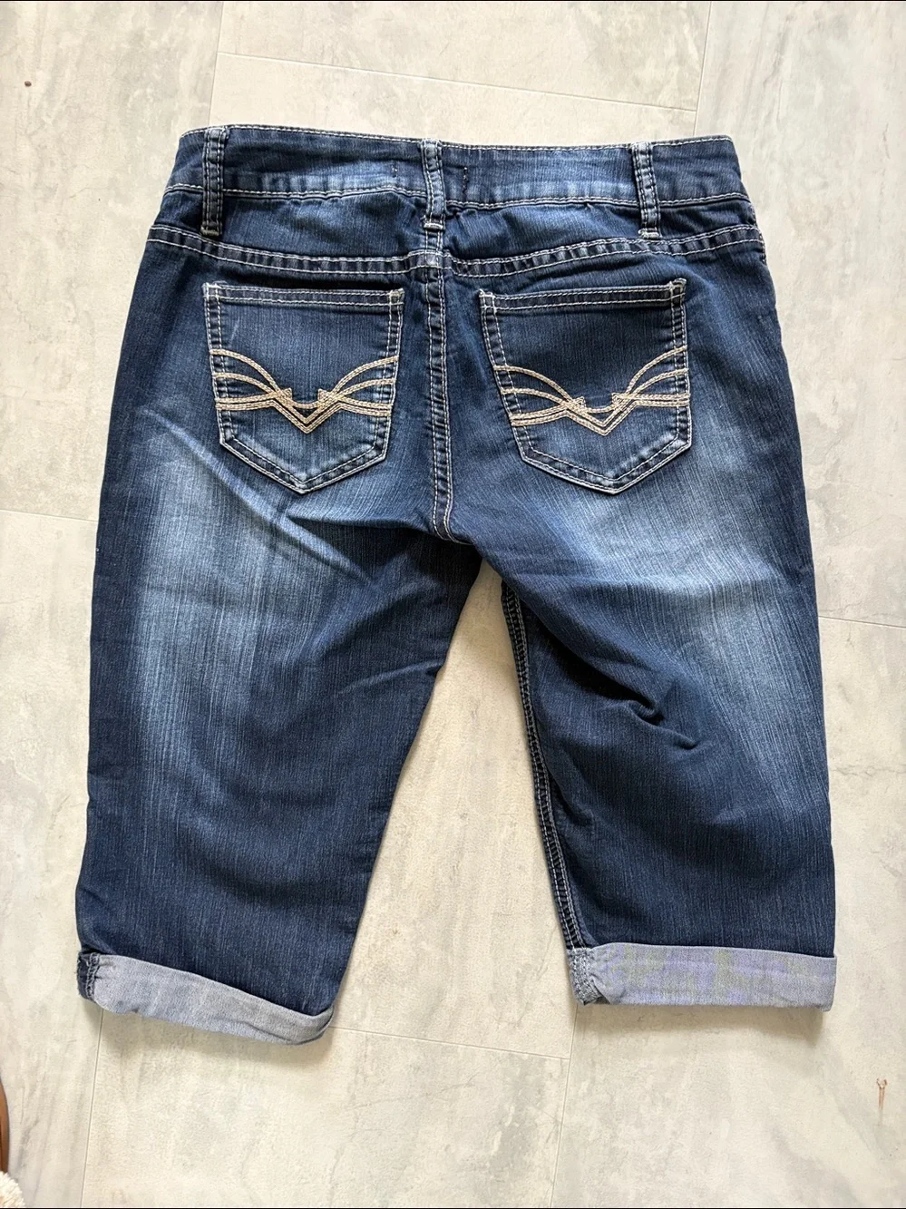 Soundgirl   Bermuda shorts Capri Jean shorts Blue denim Stretch  with fading EUC